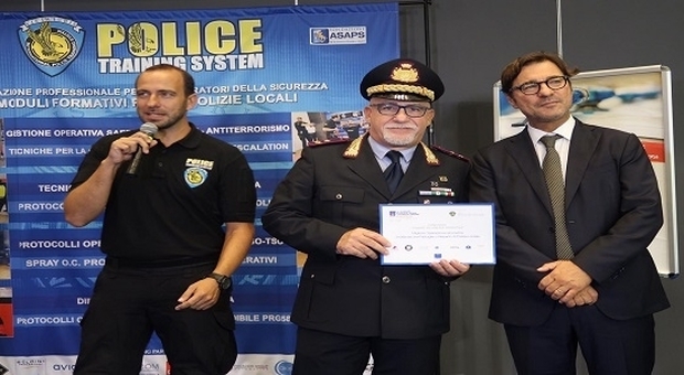 Polizia municipale di Napoli, cambio al vertice: duello per il comandante