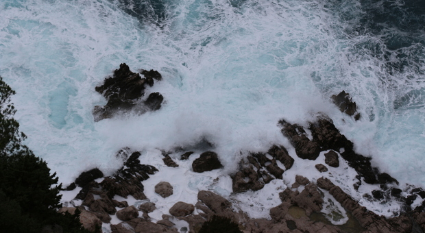 Peggiorate le condizioni meteo, Capri è isolata: interrotte tutte le partenze dei traghetti