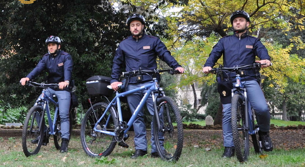 Poliziotti "Bikers" a Villa Borghese: preso un maniaco, ritrovato un bimbo, arrestati spacciatori