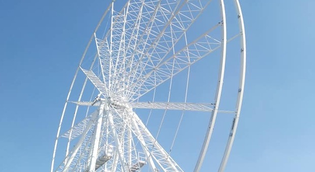 La ruota panoramica alta 50 metri installata a Melara