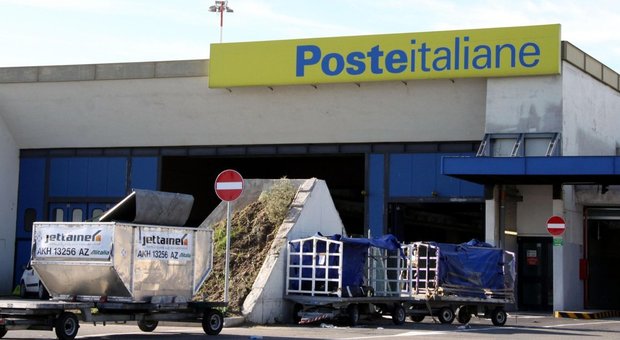 Pacchi bomba a Roma e Fiumicino, la pista anarchica. «Possibile altri plichi in circolazione»