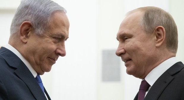 Il premier israeliano Netanyahu, a sinistra, e il presidente russo Putin ieri a Mosca