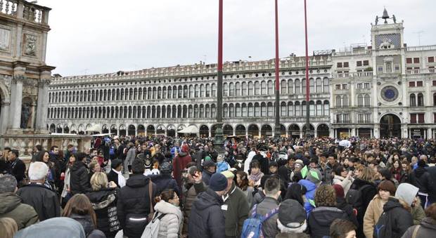 Un "ticket" per Piazza San Marco: il Comune apre al numero chiuso