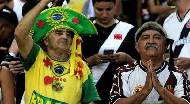 Tifosi del Vasco celebrano la vittoria del classico carioca