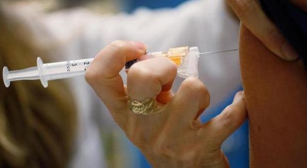 Veronesi: "Vaccino obbligatorio per mandare i bambini a scuola dovrebbe essere legge"