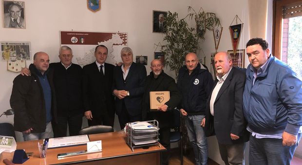 Rieti, il vice presidente della Lega Pro Grimaldi consegna defibrillatori a Cittareale e Poggio Bustone