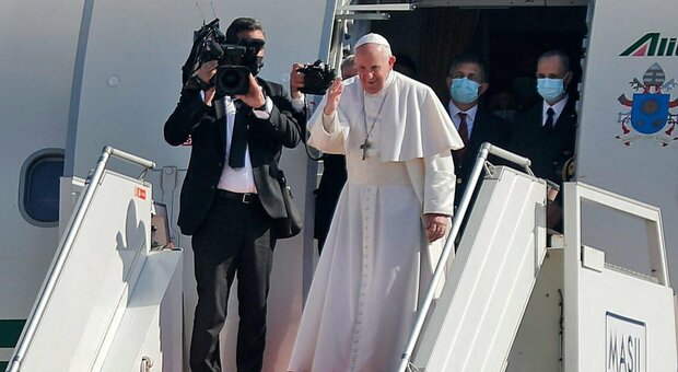 Papa Francesco, accuse sulle nuove schiave del sesso: vendute e sfruttate anche in Centro a Roma