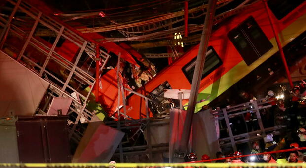 Crolla un ponte al passaggio della metro: 20 morti e decine di feriti. L'orrore a Città del Messico