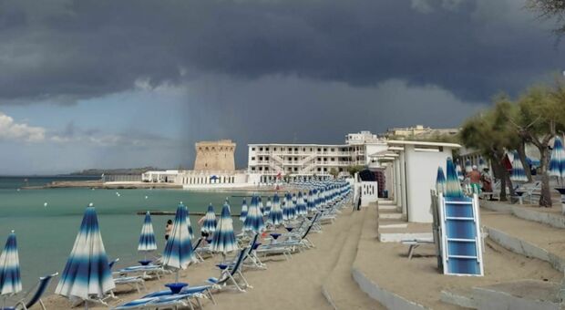 L'ondata di maltempo: temporale e tromba d'aria a Gallipoli, disagi nel Brindisino. Domani ancora rovesci in Puglia