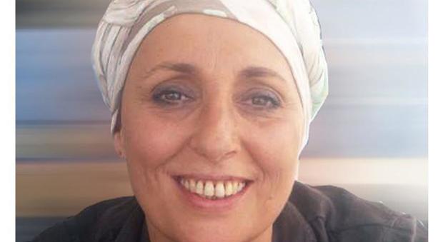 "Alla faccia del cancro, la mia sfida col sorriso", in un calendario il messaggio di Silvana a chi lotta contro un tumore