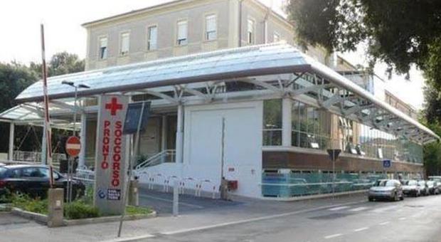 Fiamme nel sotterraneo Paura all'ospedale