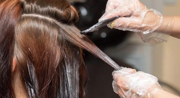 Tintura per i capelli non più di 6 volte all'anno: provoca cancro al seno
