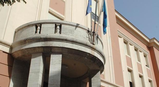 Post di intimidazione al liceo classico, gli studenti sfilano a Pescara