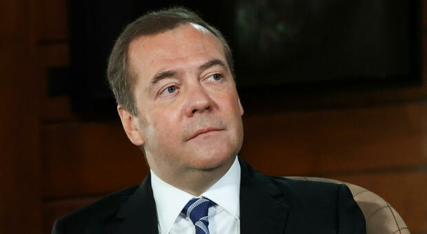 Medvedev, da speranza a falco: il consigliere di Putin ed ex presidente che minaccia gli occidentali