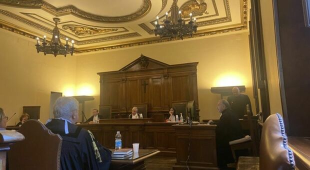 il tribunale vaticano durante l'udienza agli ambientalisti
