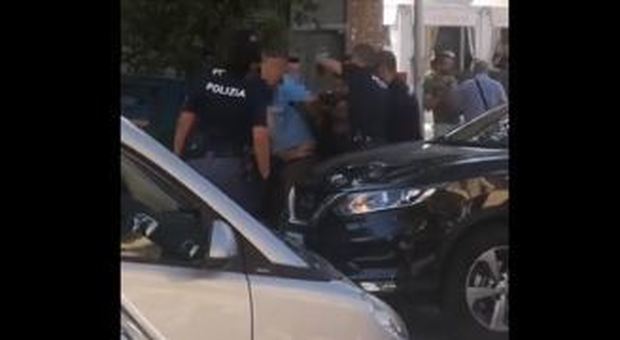 Roma, paura a Torrevecchia, minaccia i passanti con un'accetta: arrestato