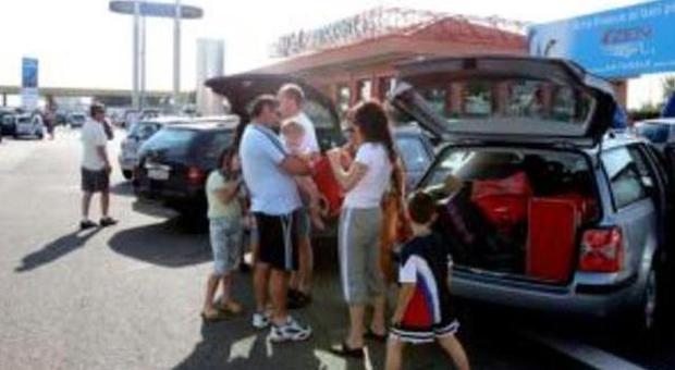 Si fermano per una pausa all'autogrill, turisti sloveni derubati del portafoglio