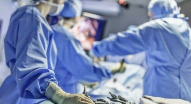 Scoperto falso medico: chiedeva 150 euro per ogni iniezione, ma era un operaio