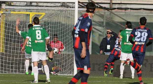 Serie B. L'Avellino perde a Crotone (3-2) e dà l'addio al primo posto