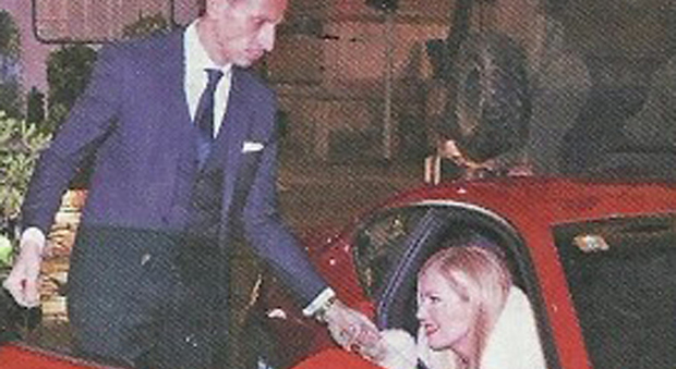 Federica Panicucci e il fidanzato Marco Bacini in giro in Ferrari a Milano (Diva e donna)