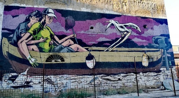 Pozzuoli: realizzato mega murales contro l'inquinamento marino