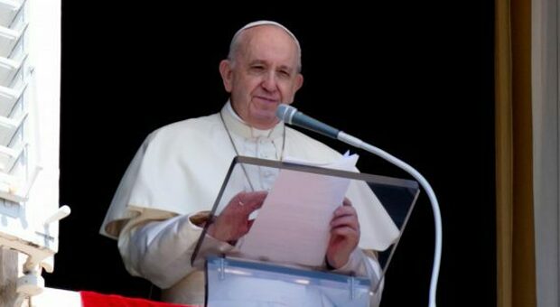 Papa Francesco torna ad affacciarsi su piazza San Pietro: il riposo aiuta a riprendersi dalla frenesia
