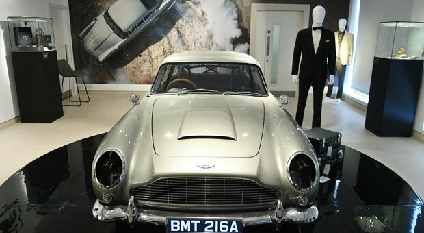 L'Aston Martin di James Bond venduta all'asta per oltre tre milioni di euro