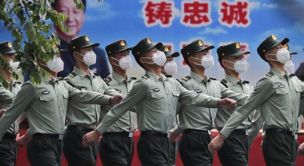 Hong Kong, Cina vara legge sulla sicurezza nazionale. «Libertà limitate». Proteste Ue e Usa