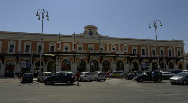 Il piazzale della stazione di Bari