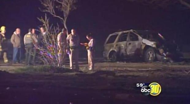 California, padre guarda disperato morire la moglie e i 4 figli mentre bruciano nel Suv dopo un incidente