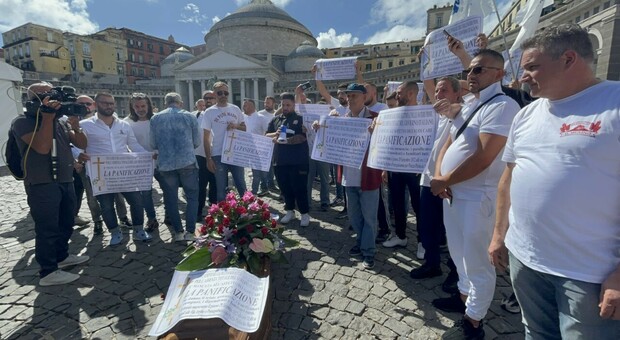 La protesta dei panificatori in piazza Plebiscito