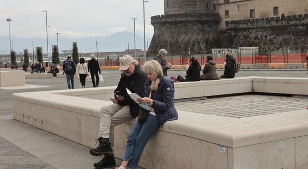 Turismo a Napoli, più infopoint e pulizia 3 volte al giorno: «Piano per l'accoglienza»