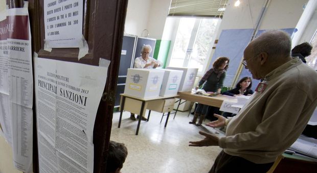 Foto in cabina elettorale e schede "già votate": denunce in tre comuni