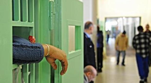 Perquisizioni in carcere a Cassino trovati due telefoni cellulari