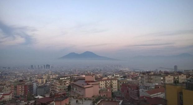 «Stop alle auto per tre giorni non basta a risolvere il problema dello smog a Napoli»
