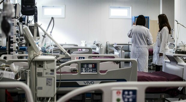 Ragusa, infermiera 50enne in rianimazione per il Covid: non è vaccinata e lo aveva tenuto nascosto