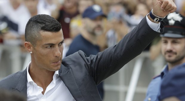 Juventus, primo allenamento per Ronaldo: «Lavoro duro»