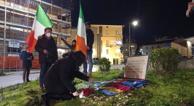Giorno del Ricordo, bandiere e un mazzo di fiori: «Tragedia immane, adesso basta con l'odio»