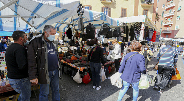 Napoli, al via la riqualificazione del mercato comunale di via De Bustis e del mercatino Starza