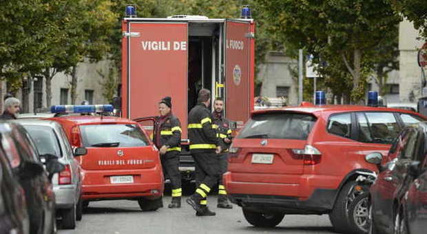 Roma, fuga di gas in un palazzo del centro: intossicato un vigile del fuoco