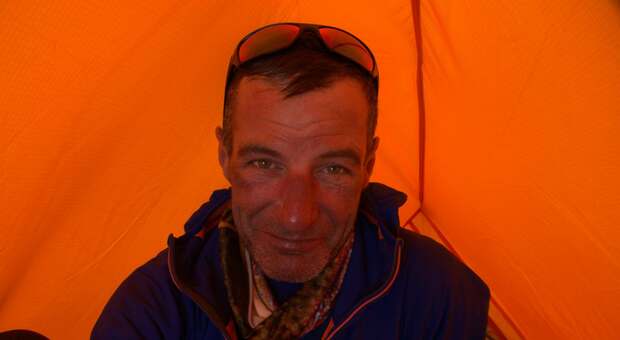 Alpinista italiano ritrovato sull'Annapurna. «Sto bene». Da ieri era dato per disperso
