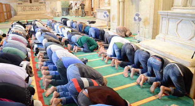 Un momento della preghiera islamica