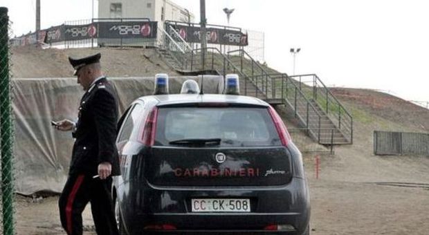 I rilievi dei carabinieri dopo l'incidente (foto Candid camera)