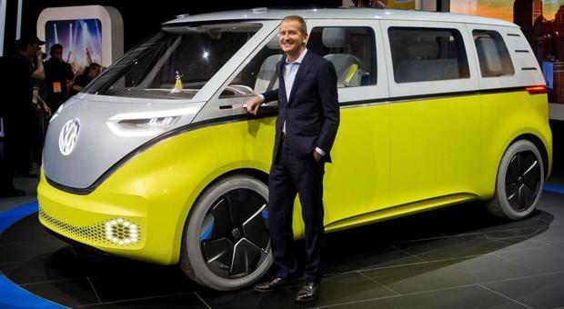 Herbert Diess, nuovo numero uno del Volkswagen Group con la I.D. Buzz