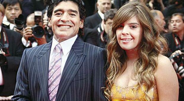 Maradona, la figlia Dalma all'attacco: «Luque, sei solo un figlio di pu***»