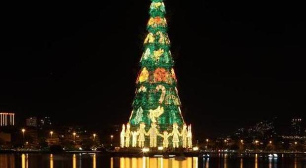 L'albero galleggiante più grande del mondo: a Rio de Janeiro il Natale si 'accende'