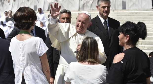 Napoli, cresce l'attesa per la visita di Papa Francesco: zona rossa a Posillipo