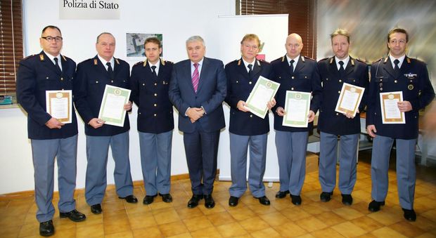 La consegna degli encomi agli agenti di polizia di Cividale del Friuli
