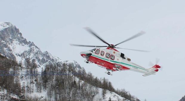Valanga sul Monte Bianco, dispersi due alpinisti: le ricerche sono in corso