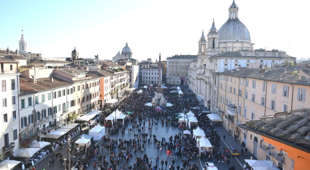 Piazza Navona durante la Befana (foto Rino Barillari)